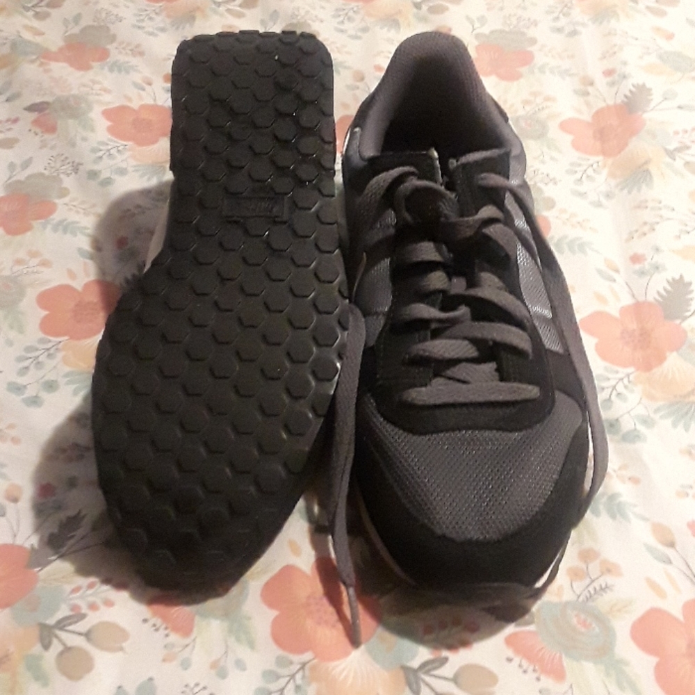 Shoes - Picture 3 of 3